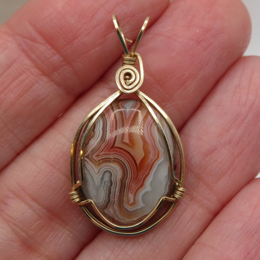 Agate Gold Tone Wire Pendant